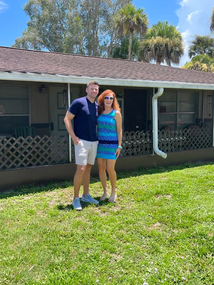 Arran with a seller in front of a Central Florida home he purchased